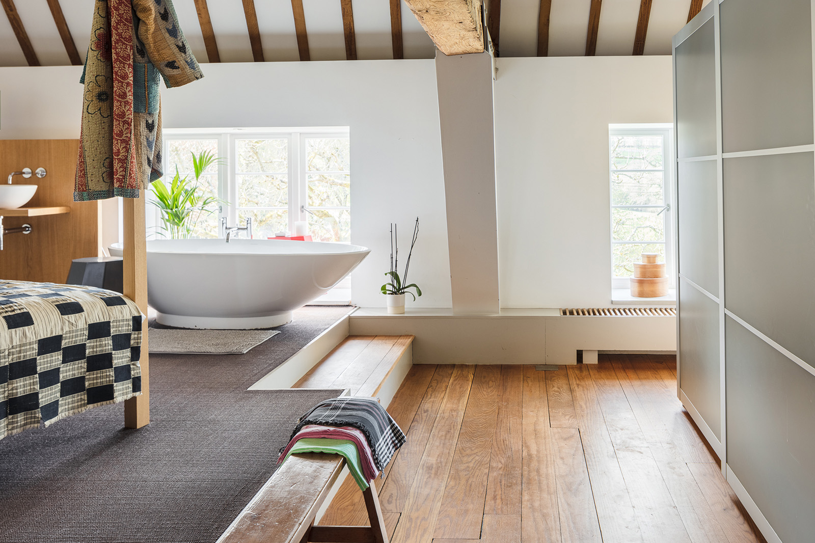 chambre avec poutres décoration design