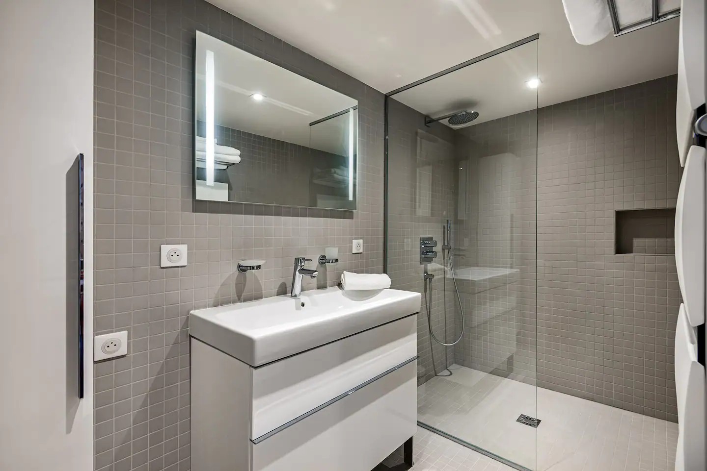 salle de bain design grise loft Paris salle de bain design grise loft Paris