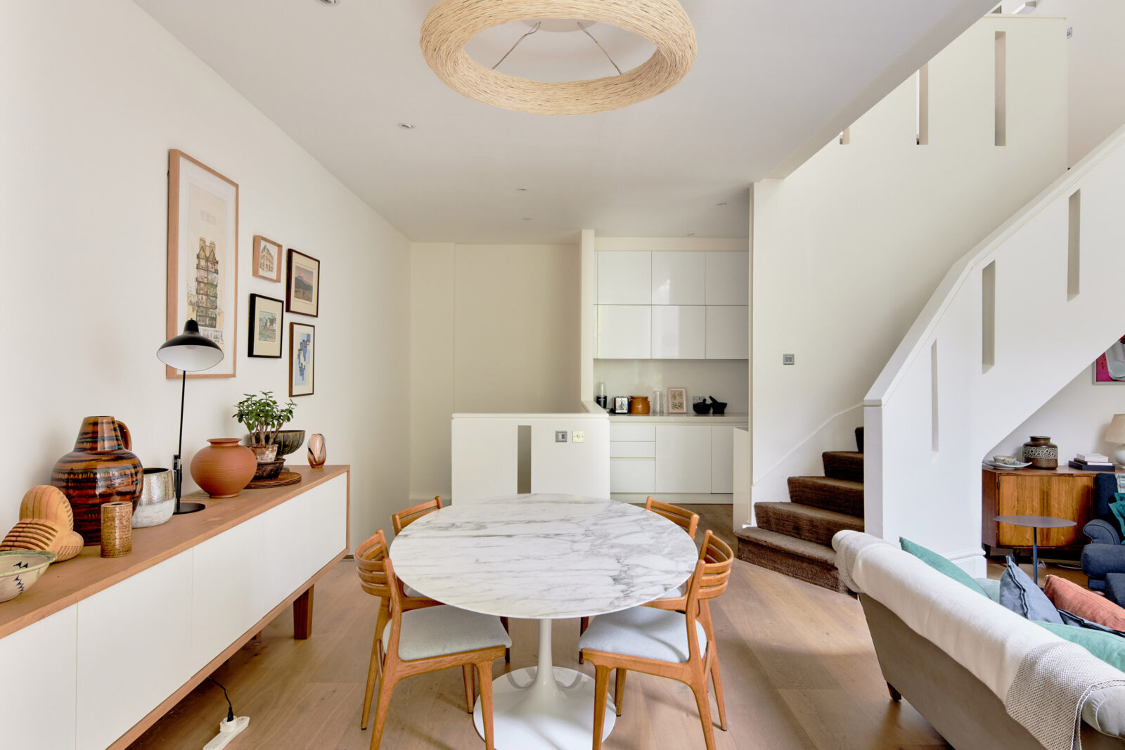 salle à manger avec table Knoll marbre blanc salle à manger avec table Knoll marbre blanc