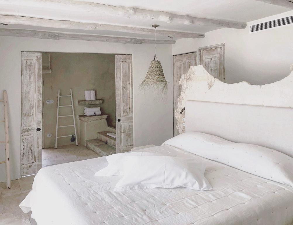 chambre avec poutres blanchies décoration rustique chic chambre avec poutres blanchies décoration rustique chic