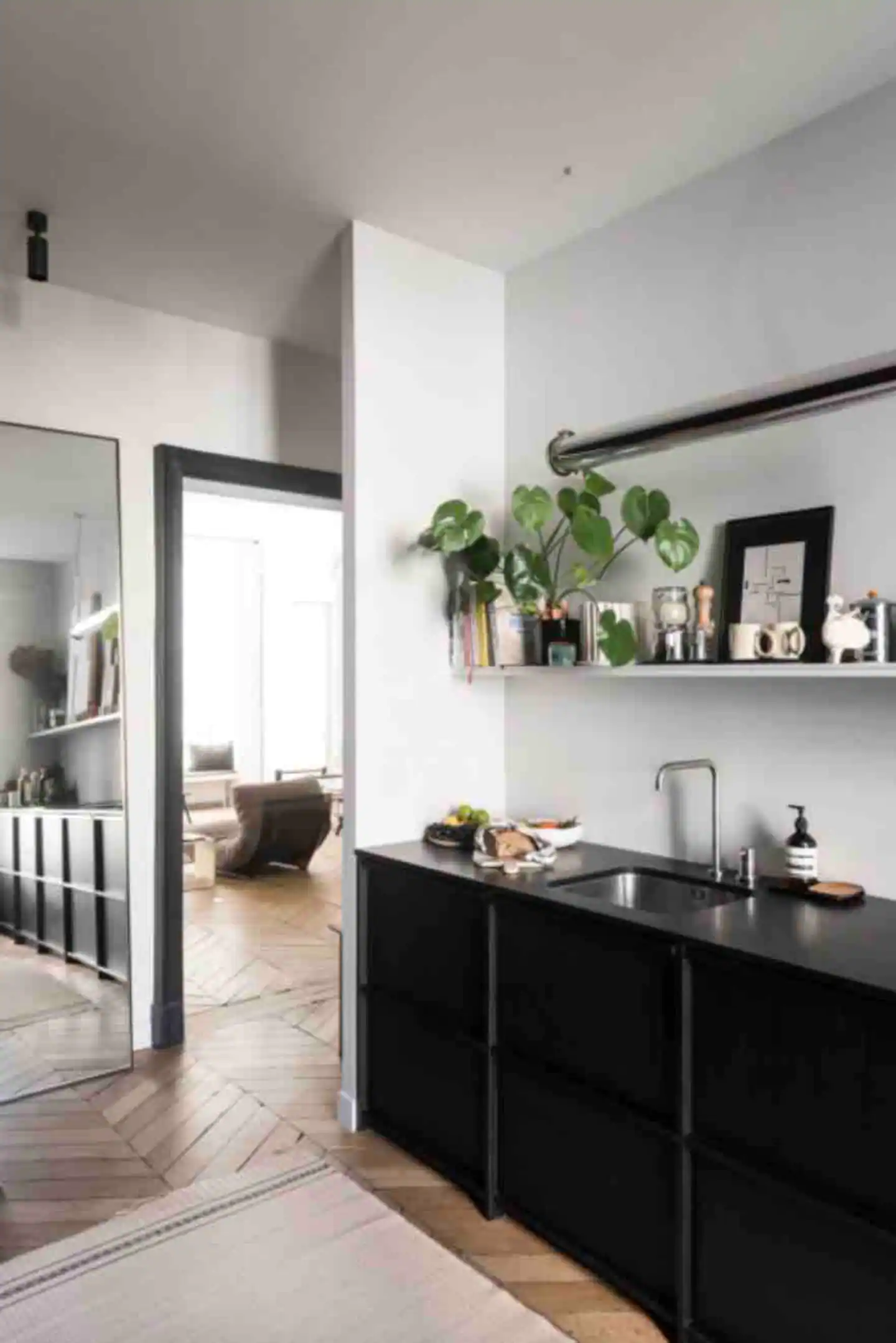 cuisine design avec parquet point de Hongrie 