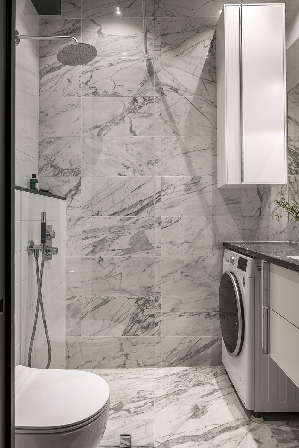 salle de bain marbre blanc et gris