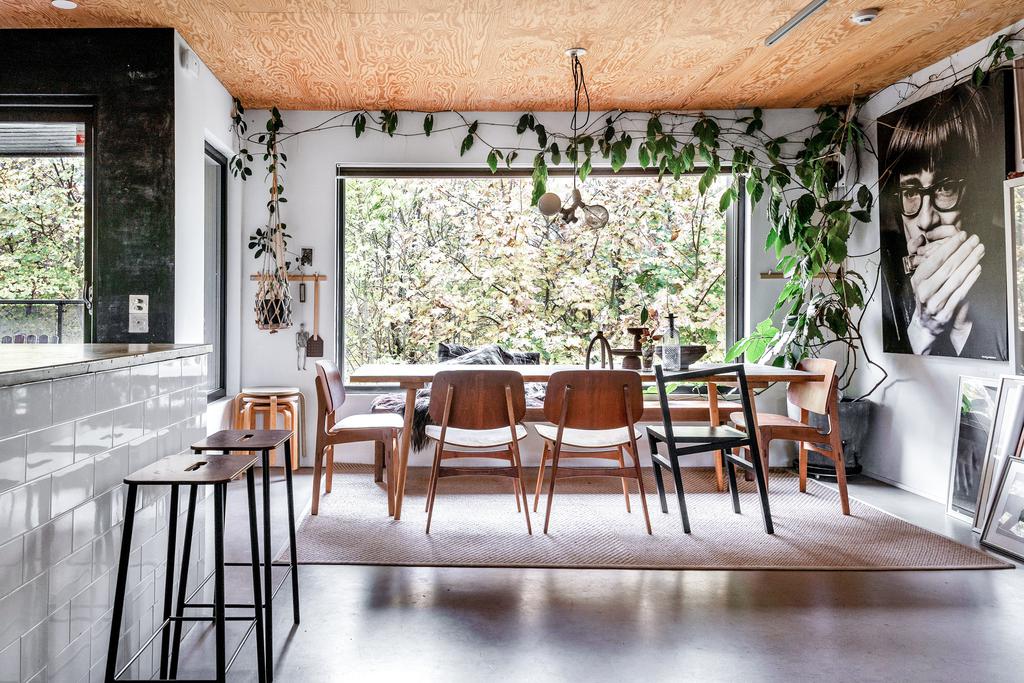 salle à manger baie vitrée maison en bois