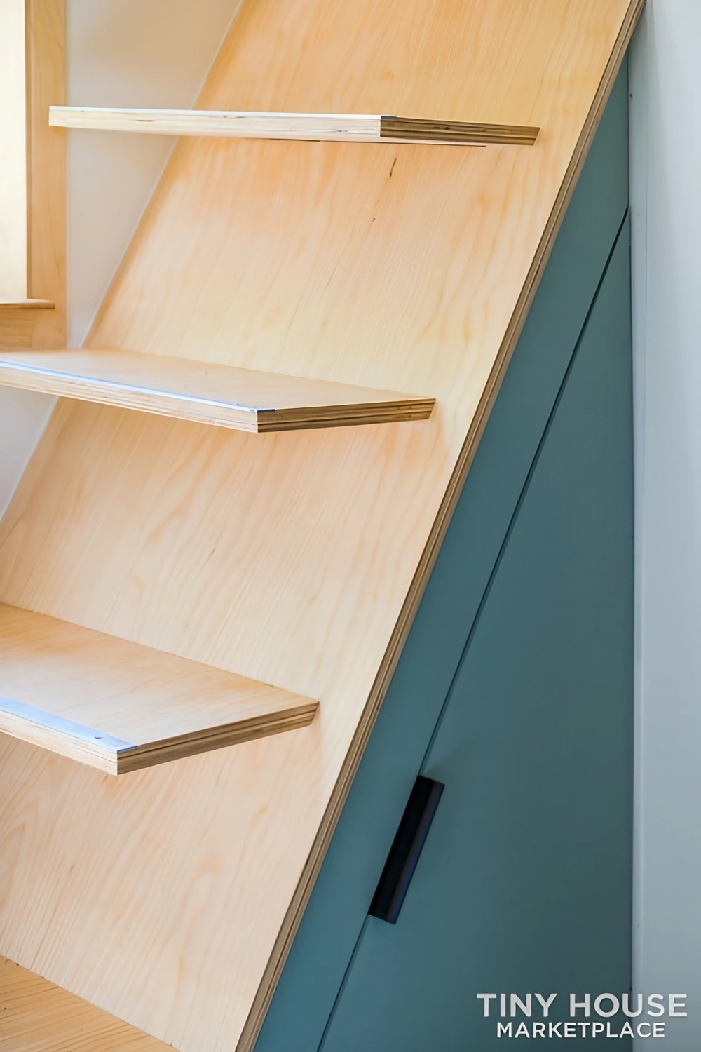 escalier avec rangements mini maison 22m2