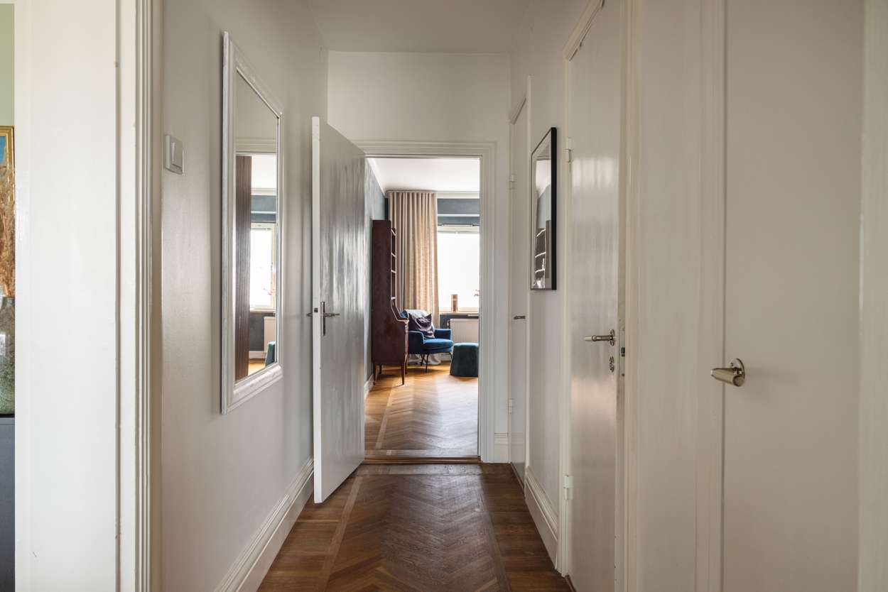 entrée avec parquet à chevrons entrée avec parquet à chevrons