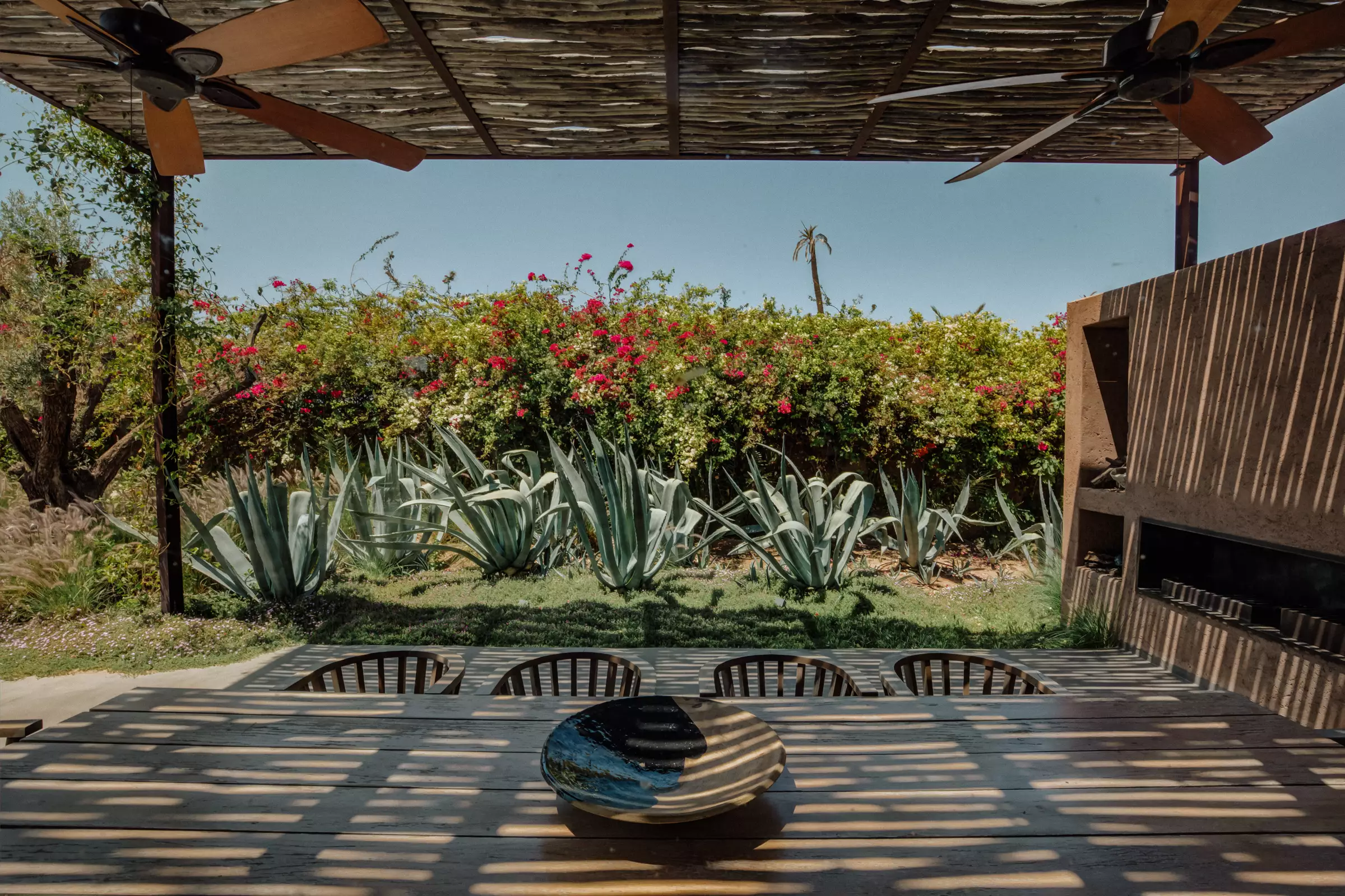 terrasse avec pergola et canisses