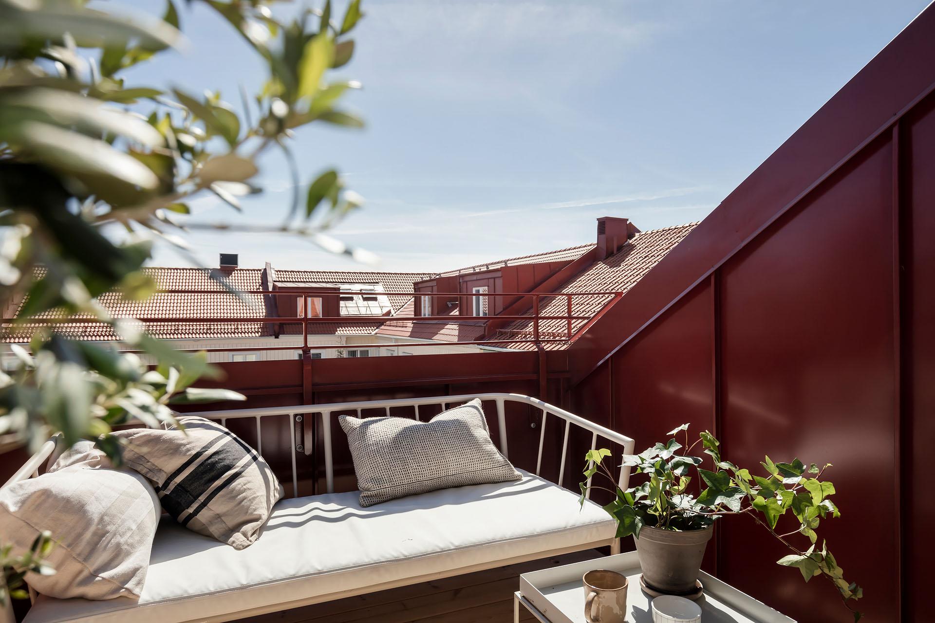terrasse dans le toit tropézienne