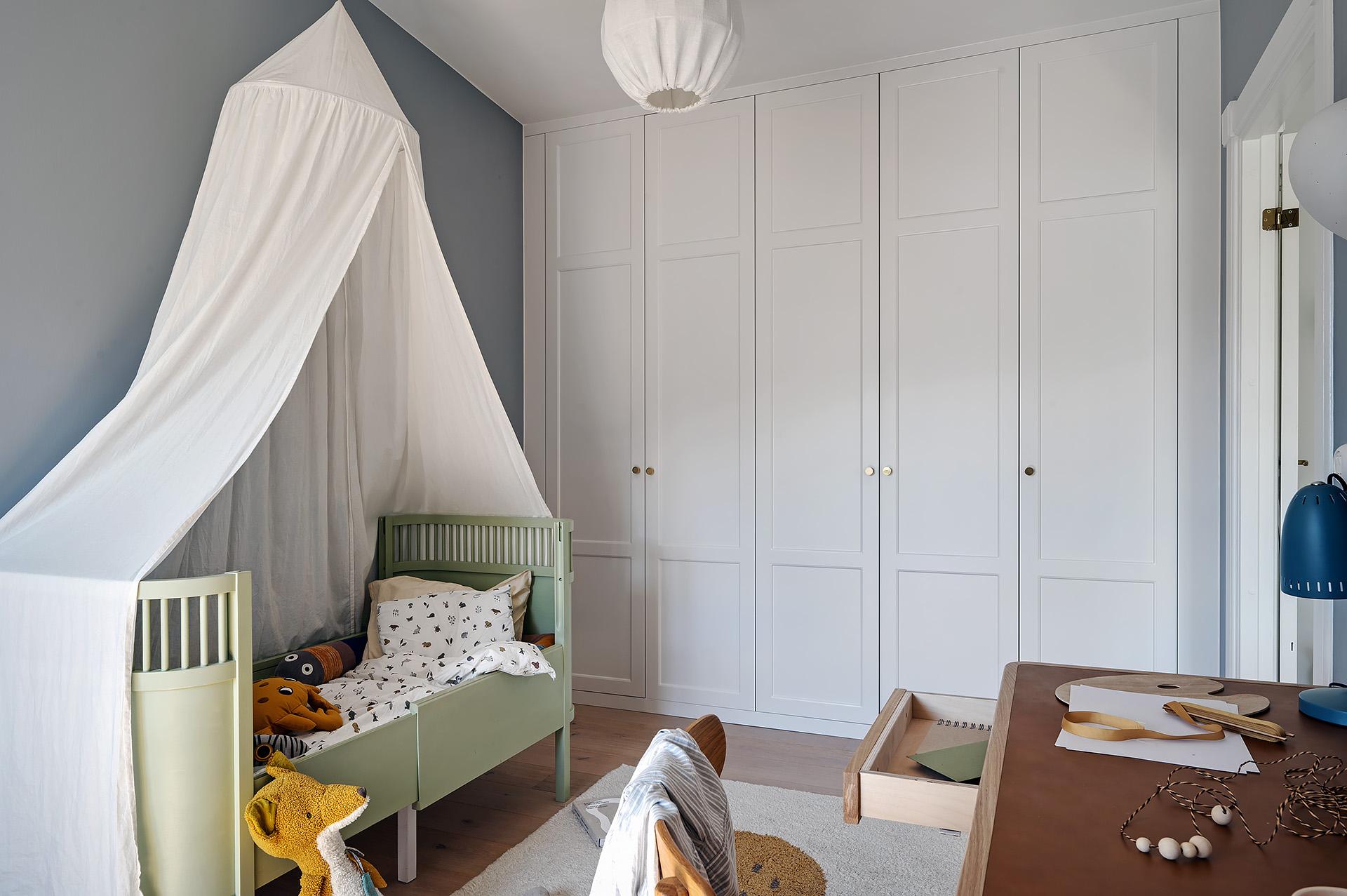 chambre d chambre d'enfant décoration scandinave mur gris