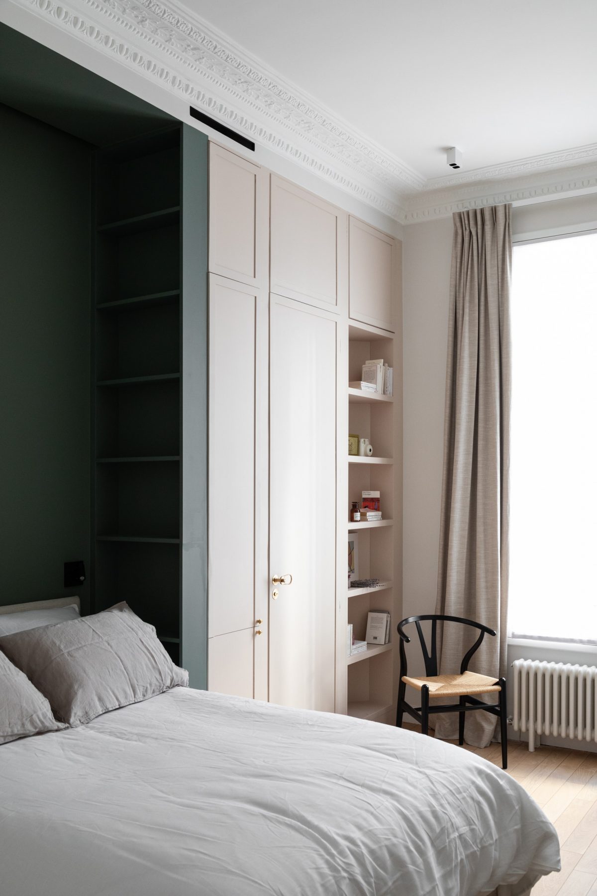 chambre appartement haussmannien Paris décoration design chambre appartement haussmannien Paris décoration design