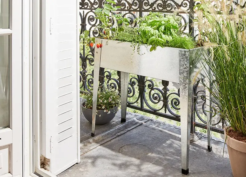 bac à plantes zinc pour balcon filant aménagé bac à plantes zinc pour balcon filant aménagé