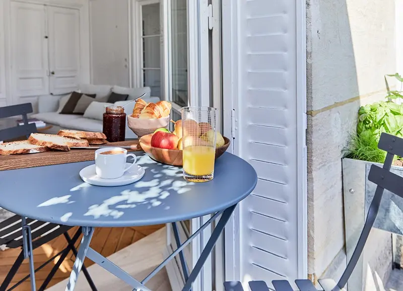 appartement haussmannien avec balcon filant aménagé appartement haussmannien avec balcon filant aménagé