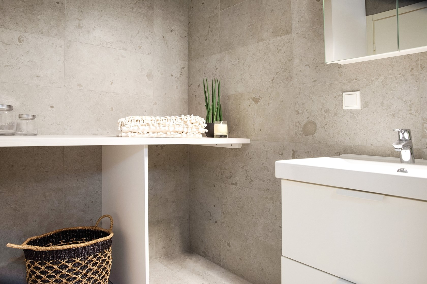 salle de bain grise
