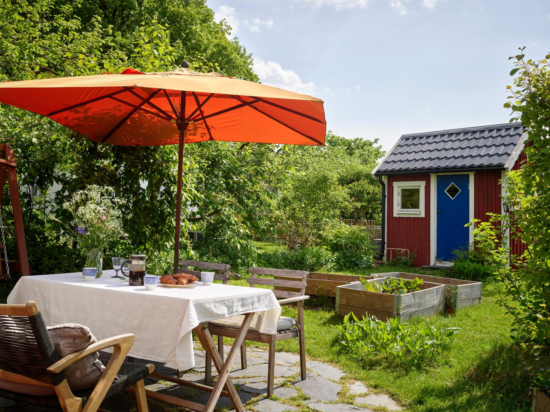 jardin maison en bois rouge jardin maison en bois rouge