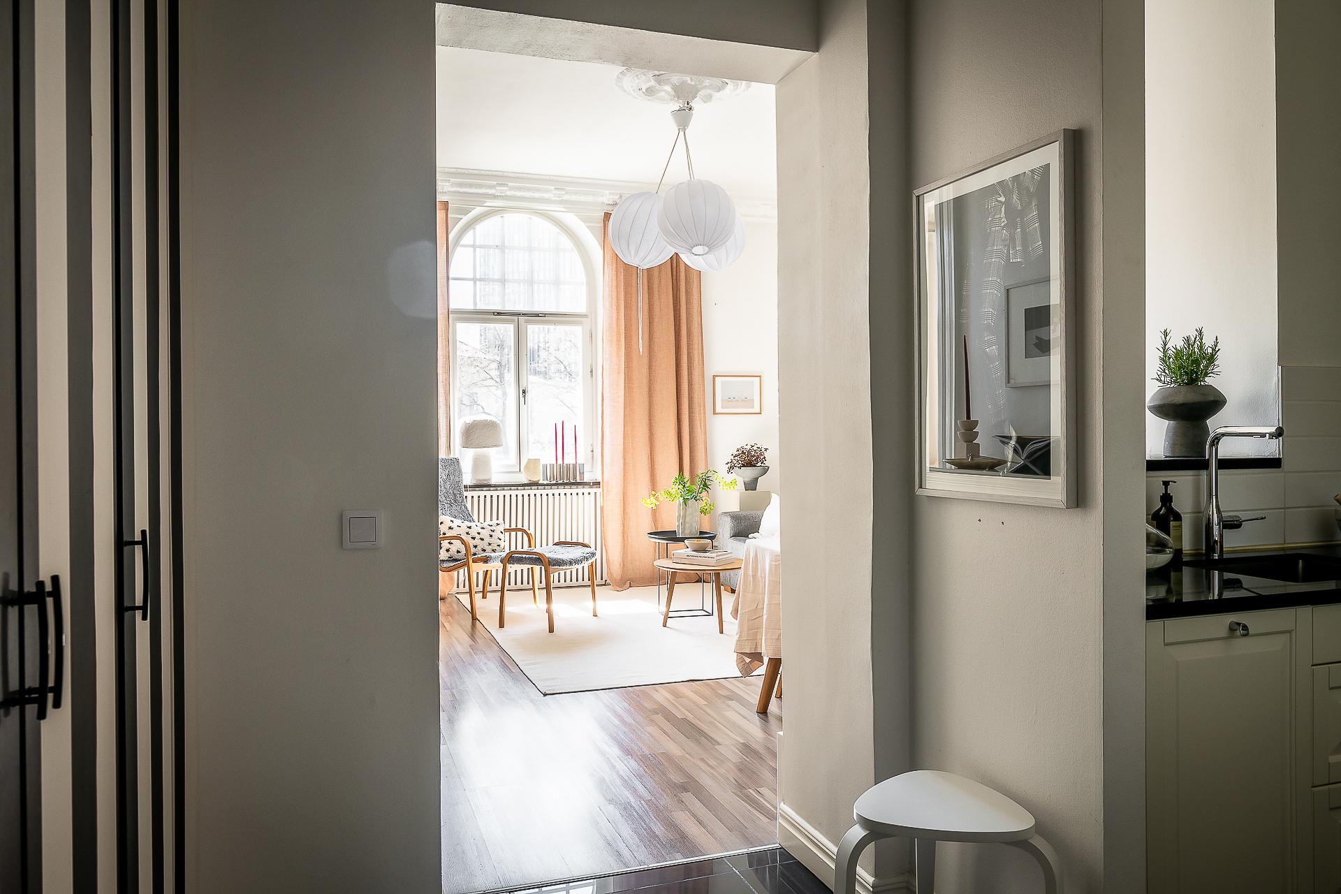 entrée avec tabouret