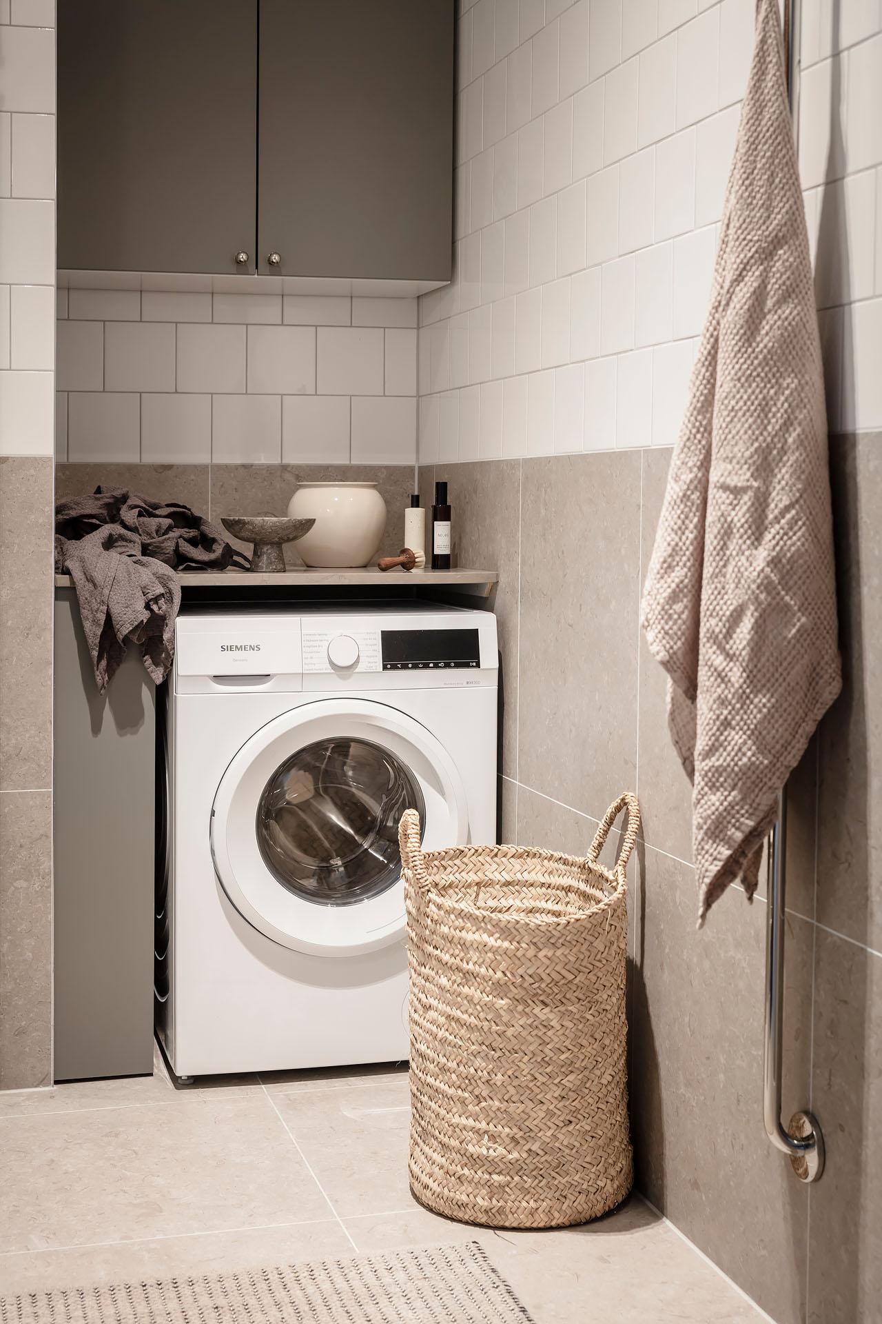 espace buanderie dans salle de bain