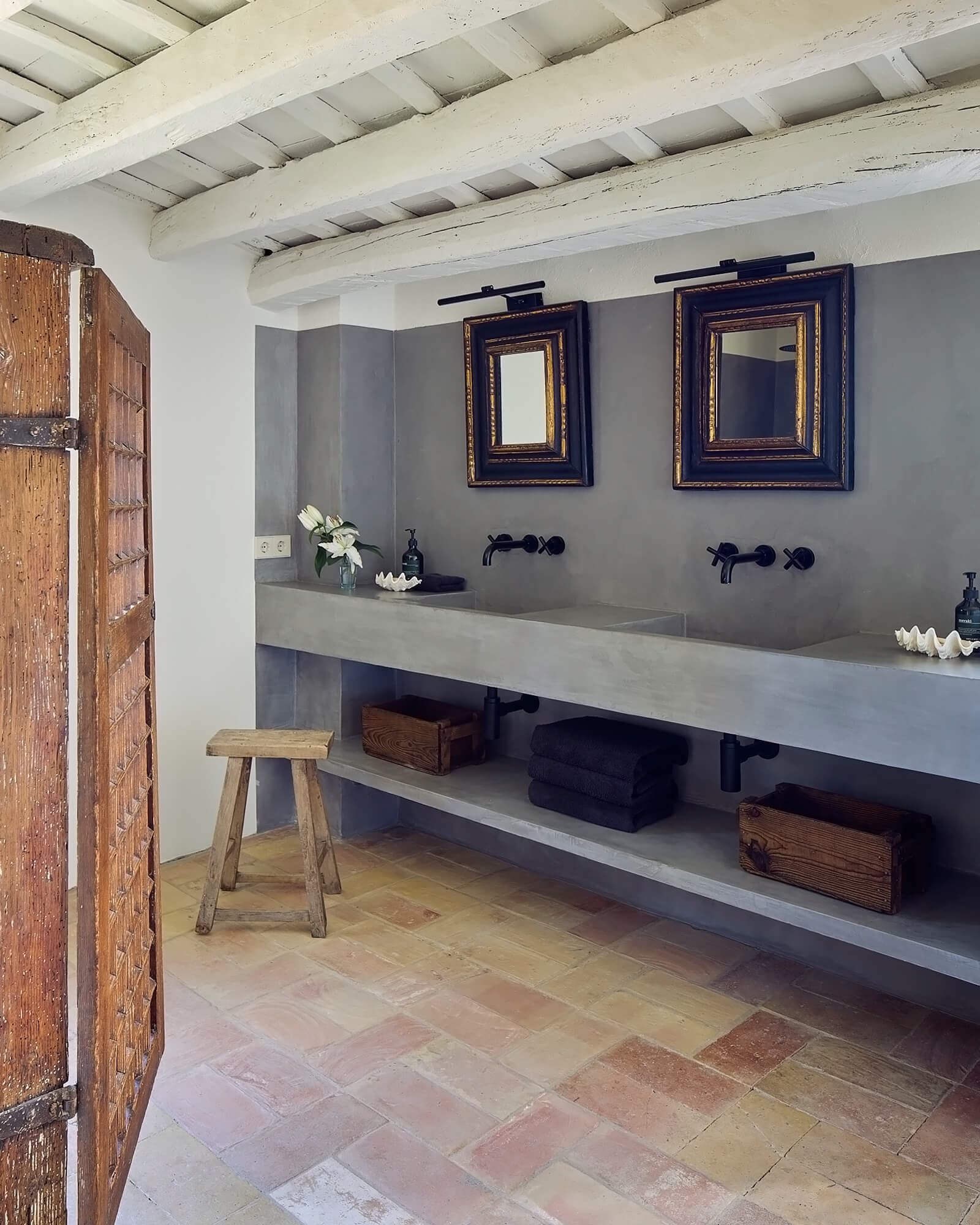salle de bain béton avec poutres salle de bain béton avec poutres
