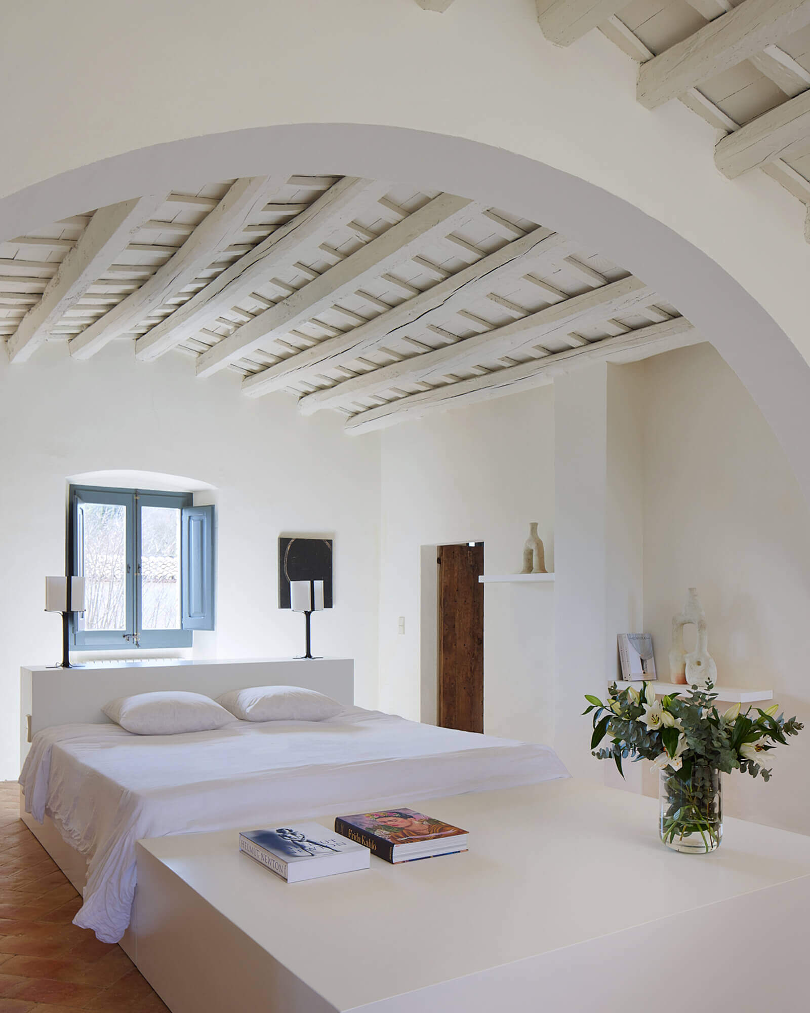 chambre avec arche et poutres maison en pierres chambre avec arche et poutres maison en pierres