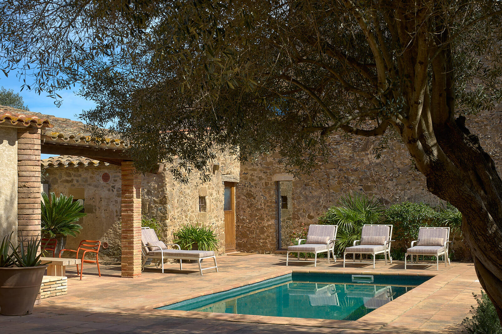 maison en pierres avec piscine maison en pierres avec piscine