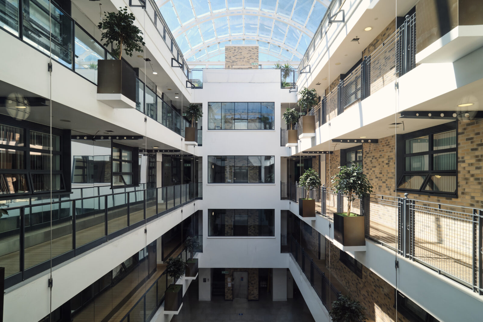 bâtiment avec atrium Carlow House