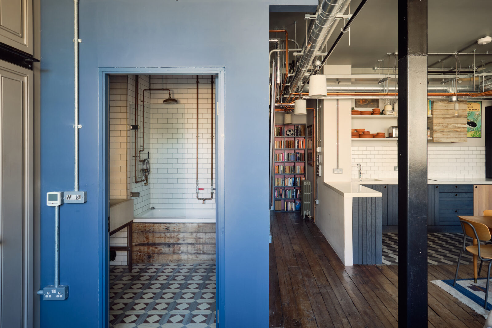 salon mur bleu