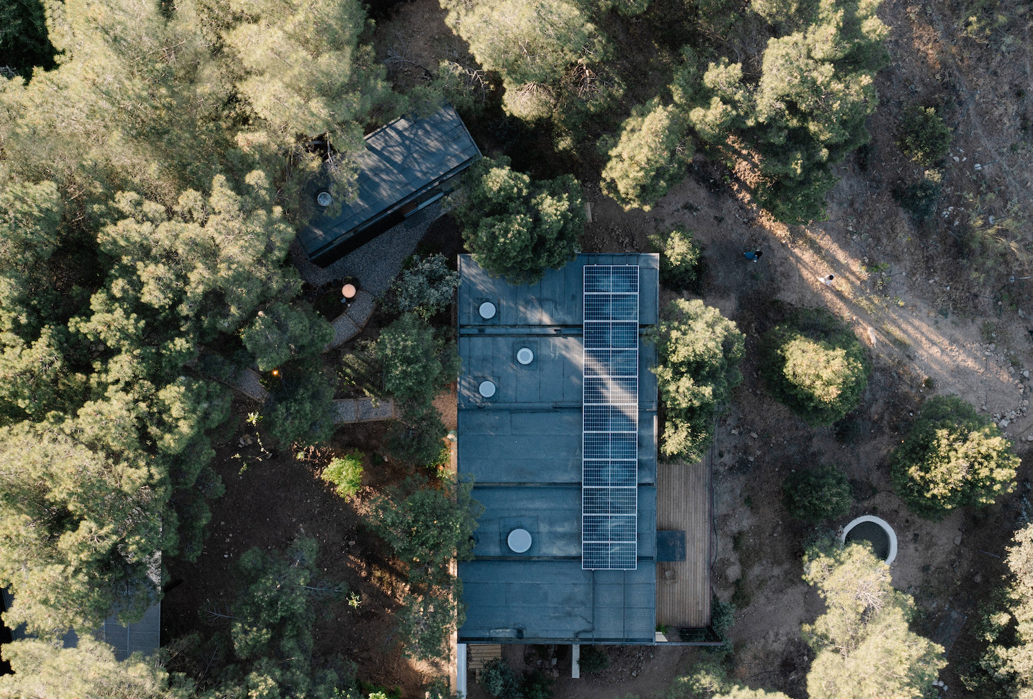 maison préfabriquée avec panneaux solaires
