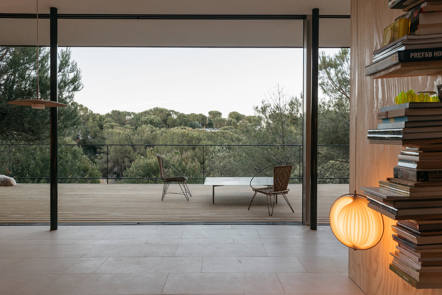 salon avec terrasse bois