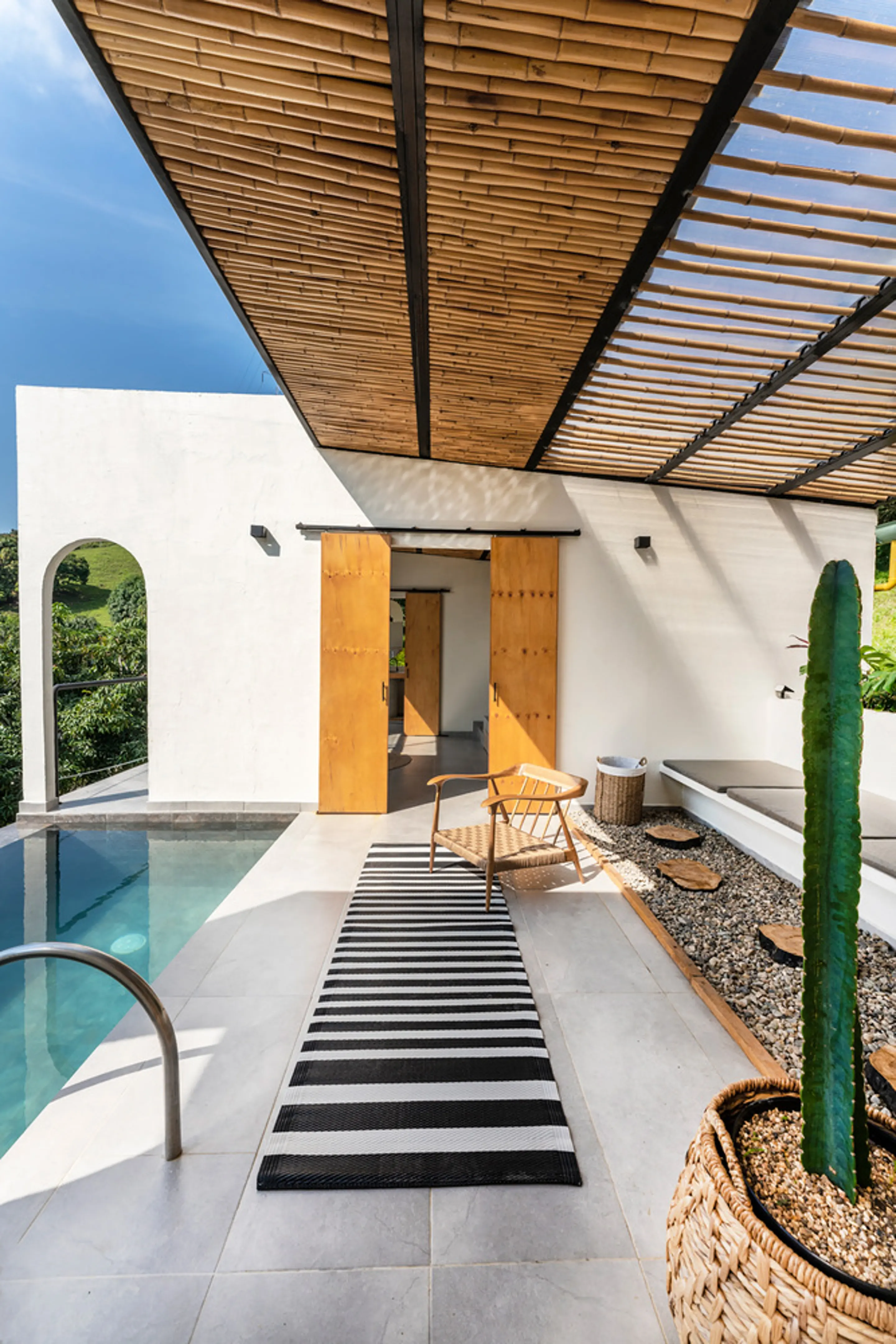 terrasse avec piscine maison moderne 100m2