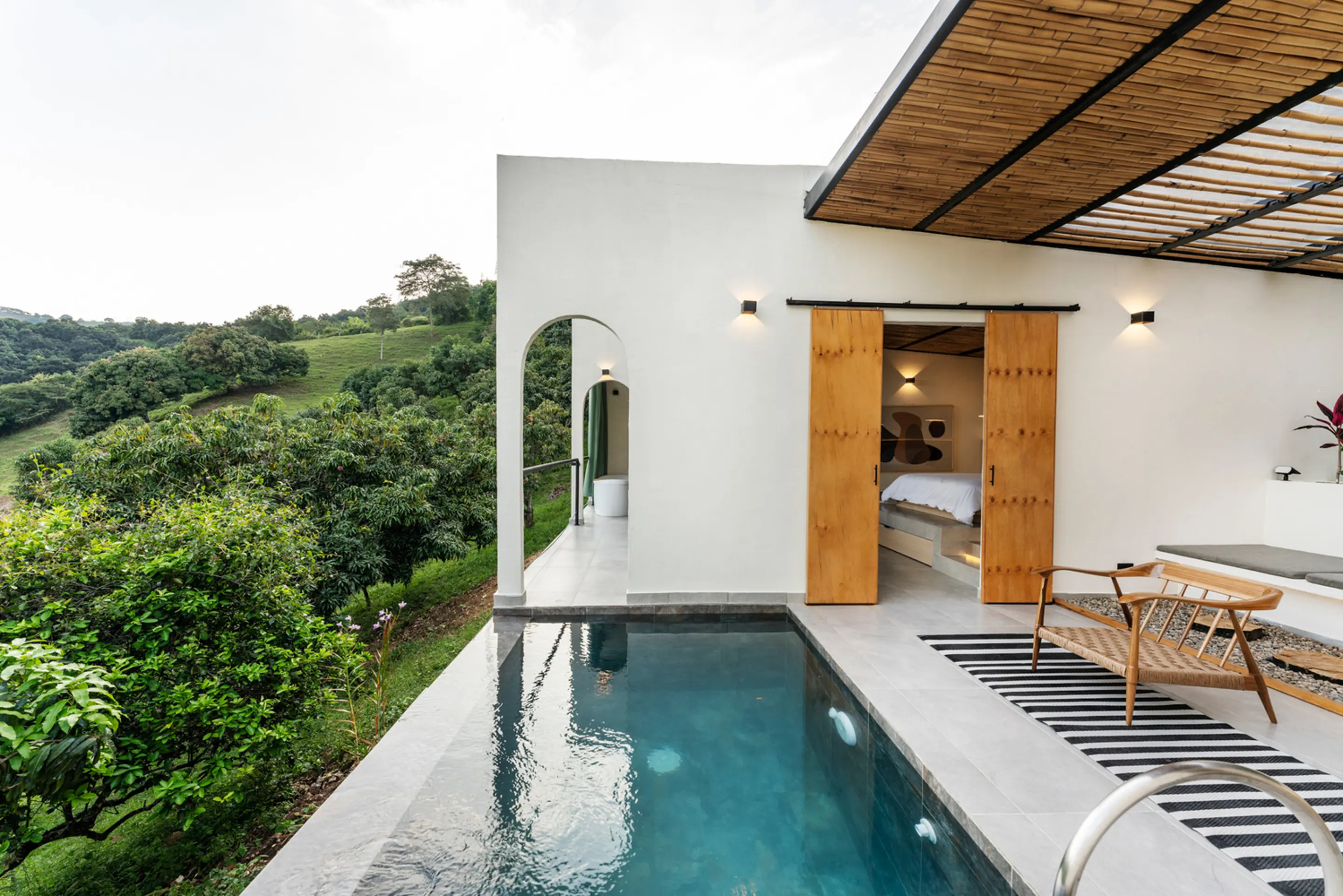 terrasse avec piscine maison moderne 100m2