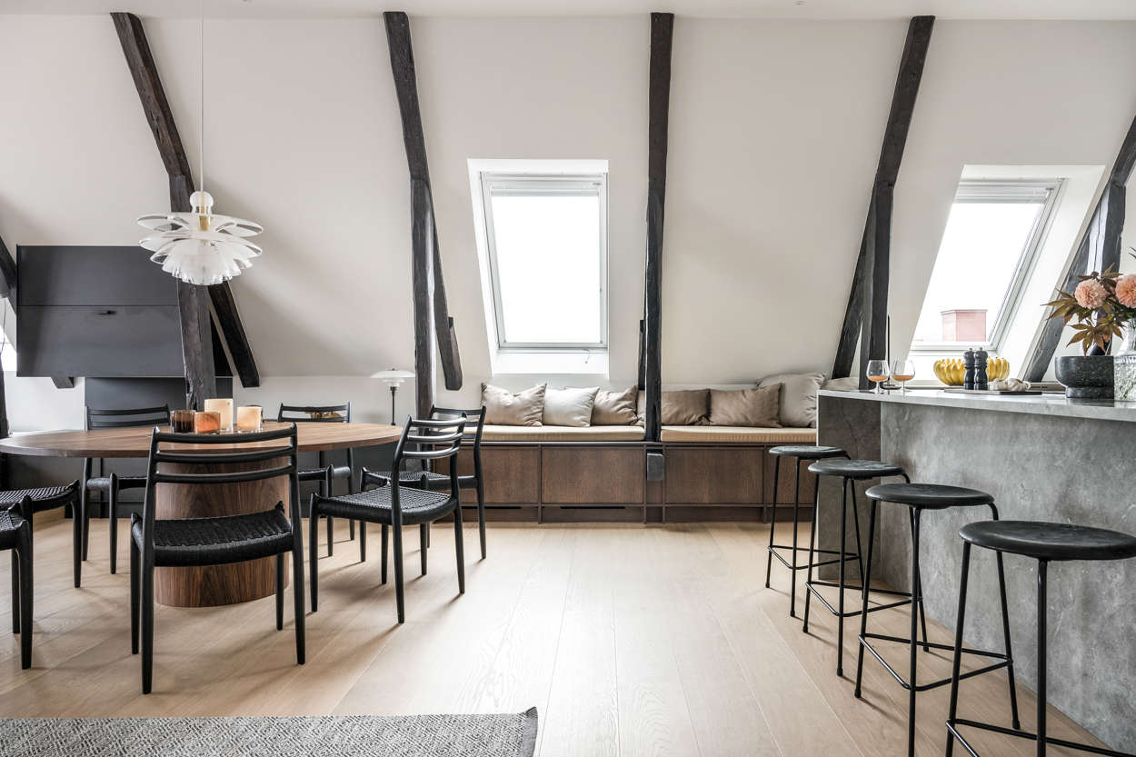 salon avec poutres décoration contemporaine