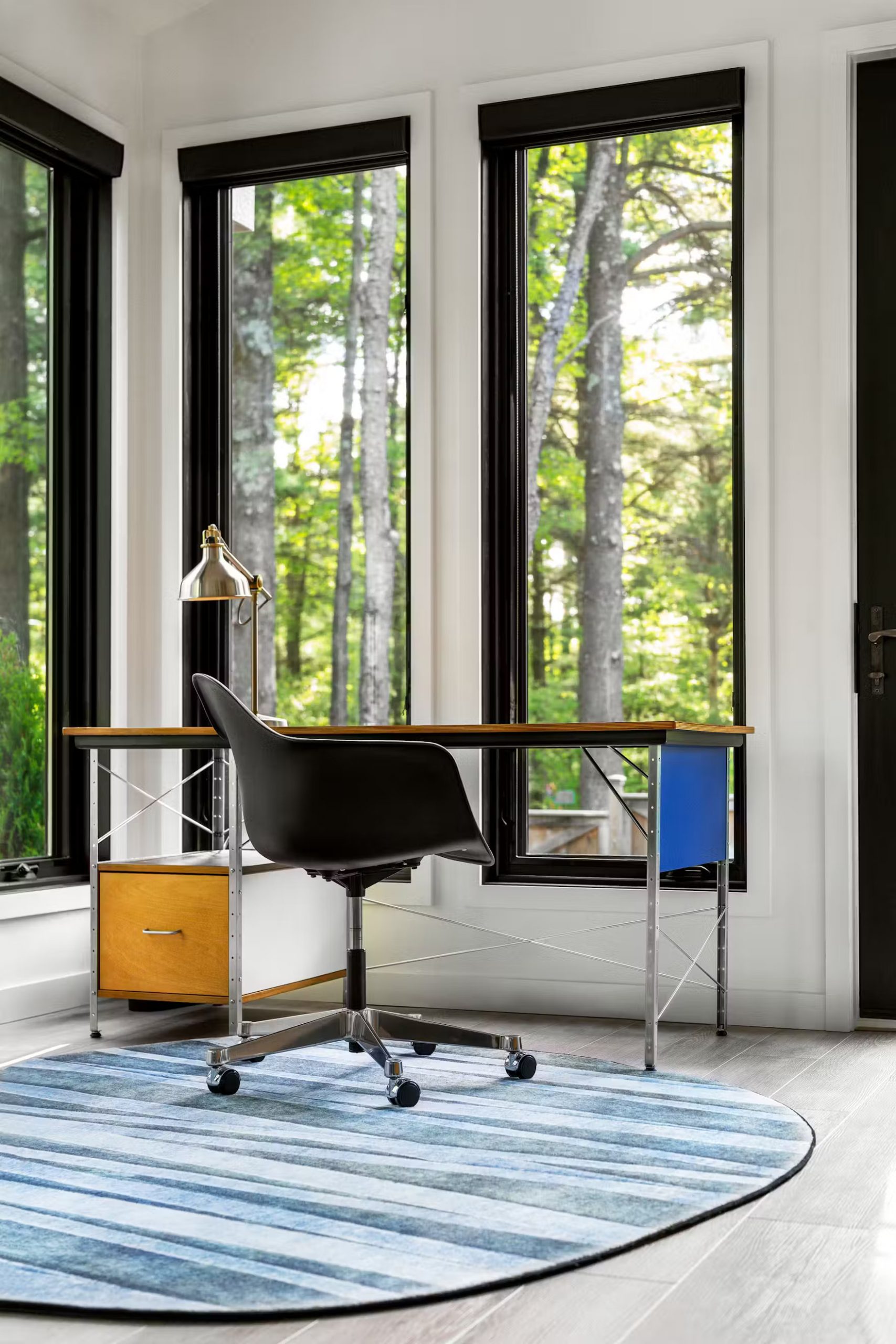 bureau design avec baies vitrées