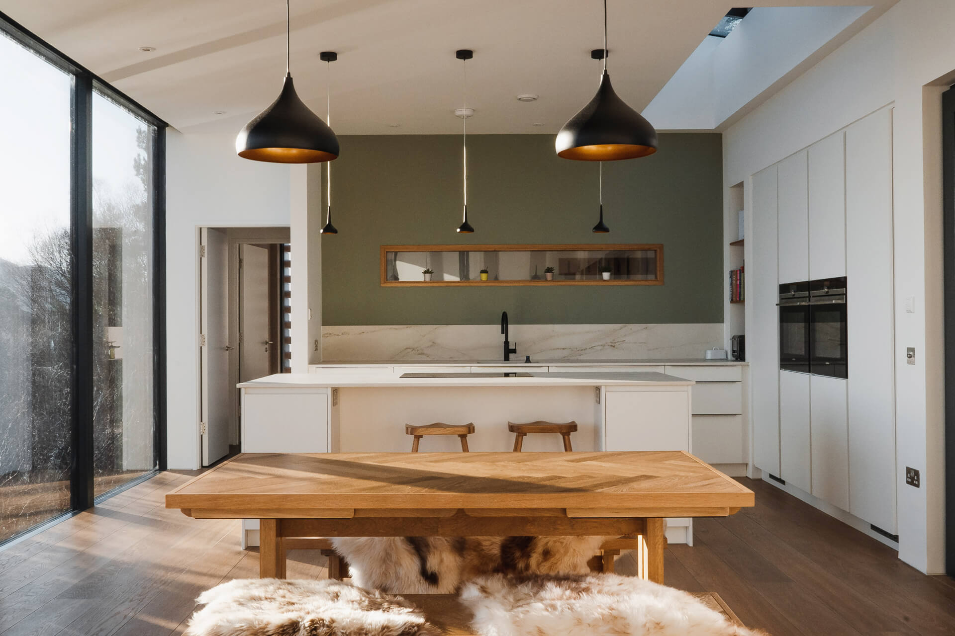 cuisine ouverte et salle à manger maison contemporaine