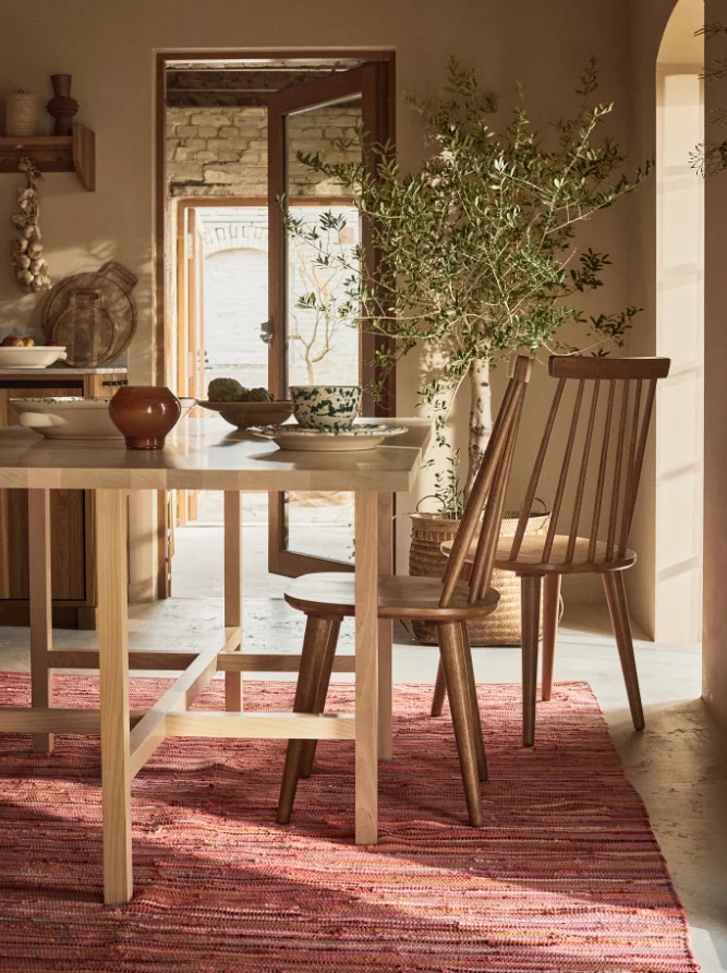 salle à manger décoration méditerranéenne beige contemporaine