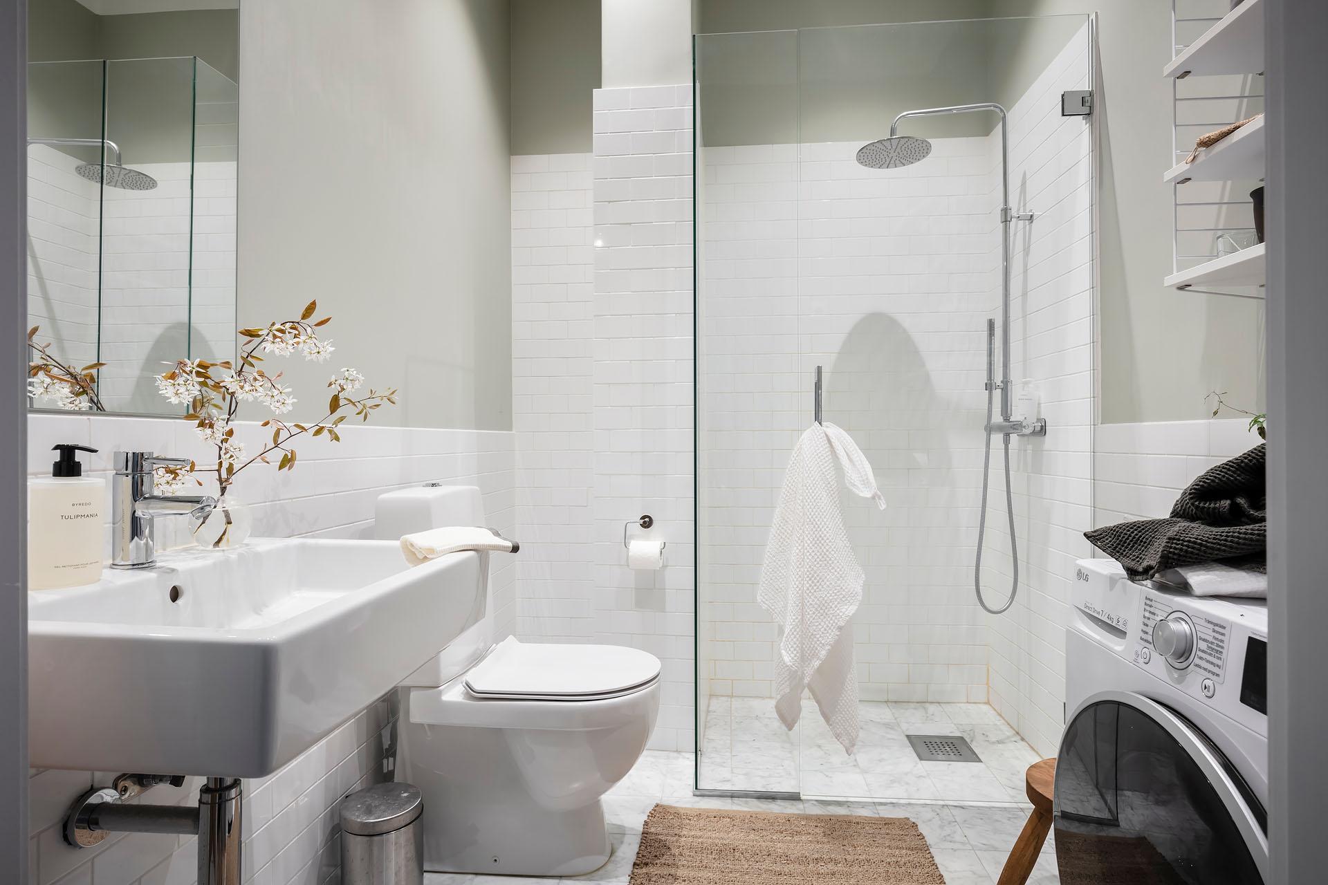 salle de bain blanche