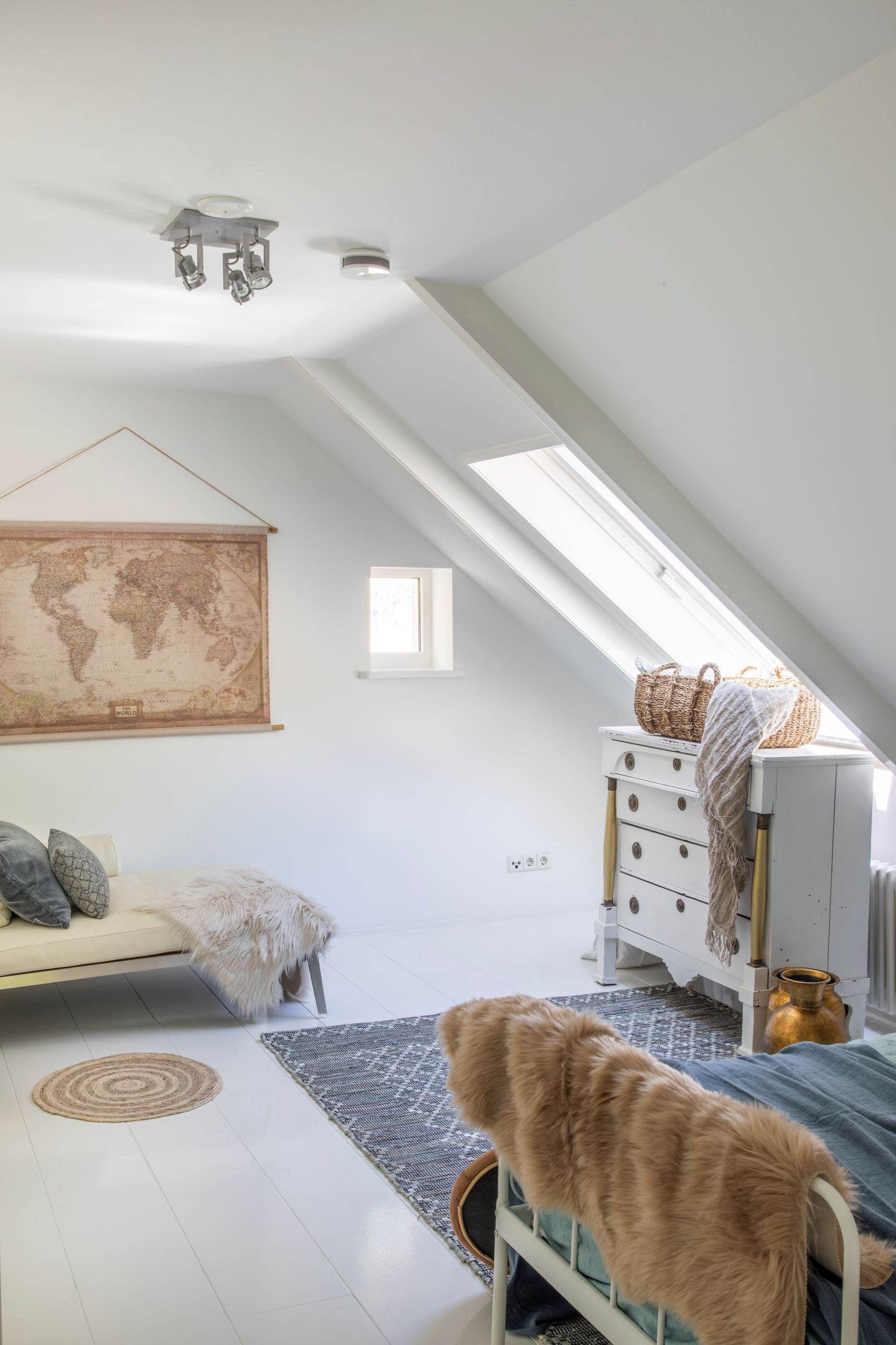 chambre mansardée avec velux chambre mansardée avec velux