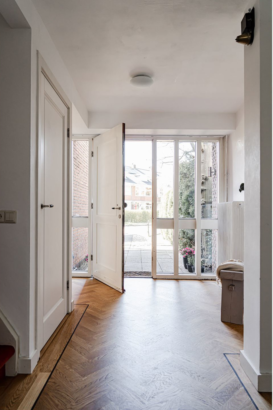 entrée avec porte vitrée