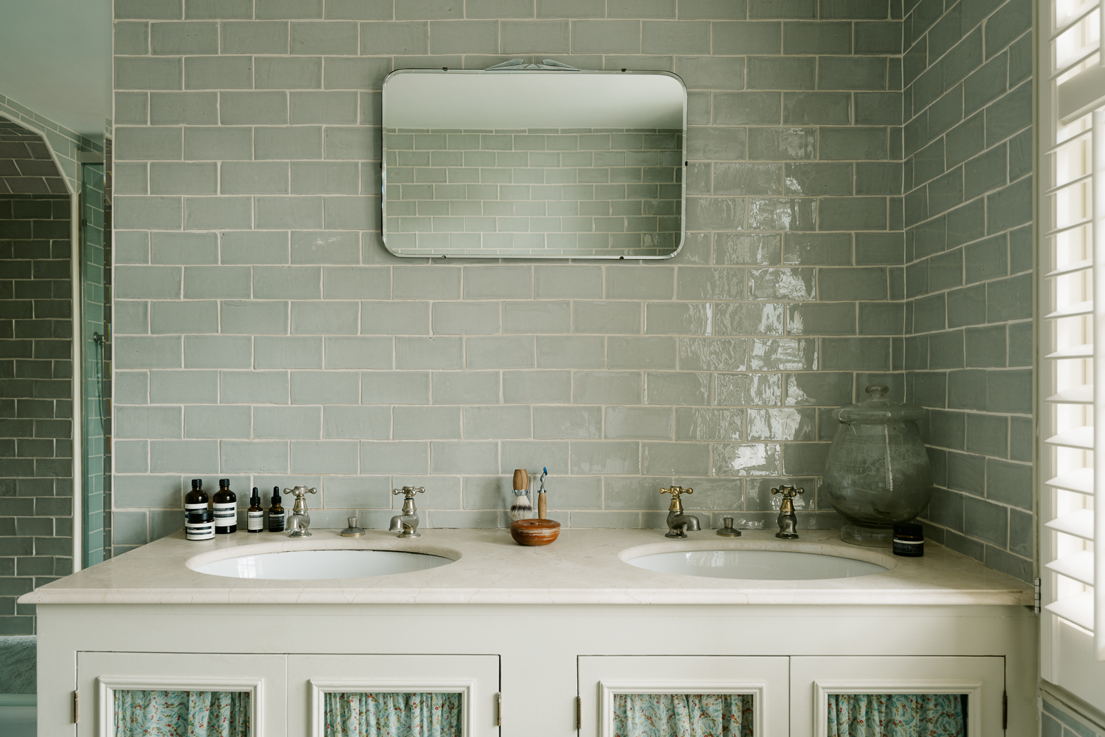 salle de bain verte décoration vintage