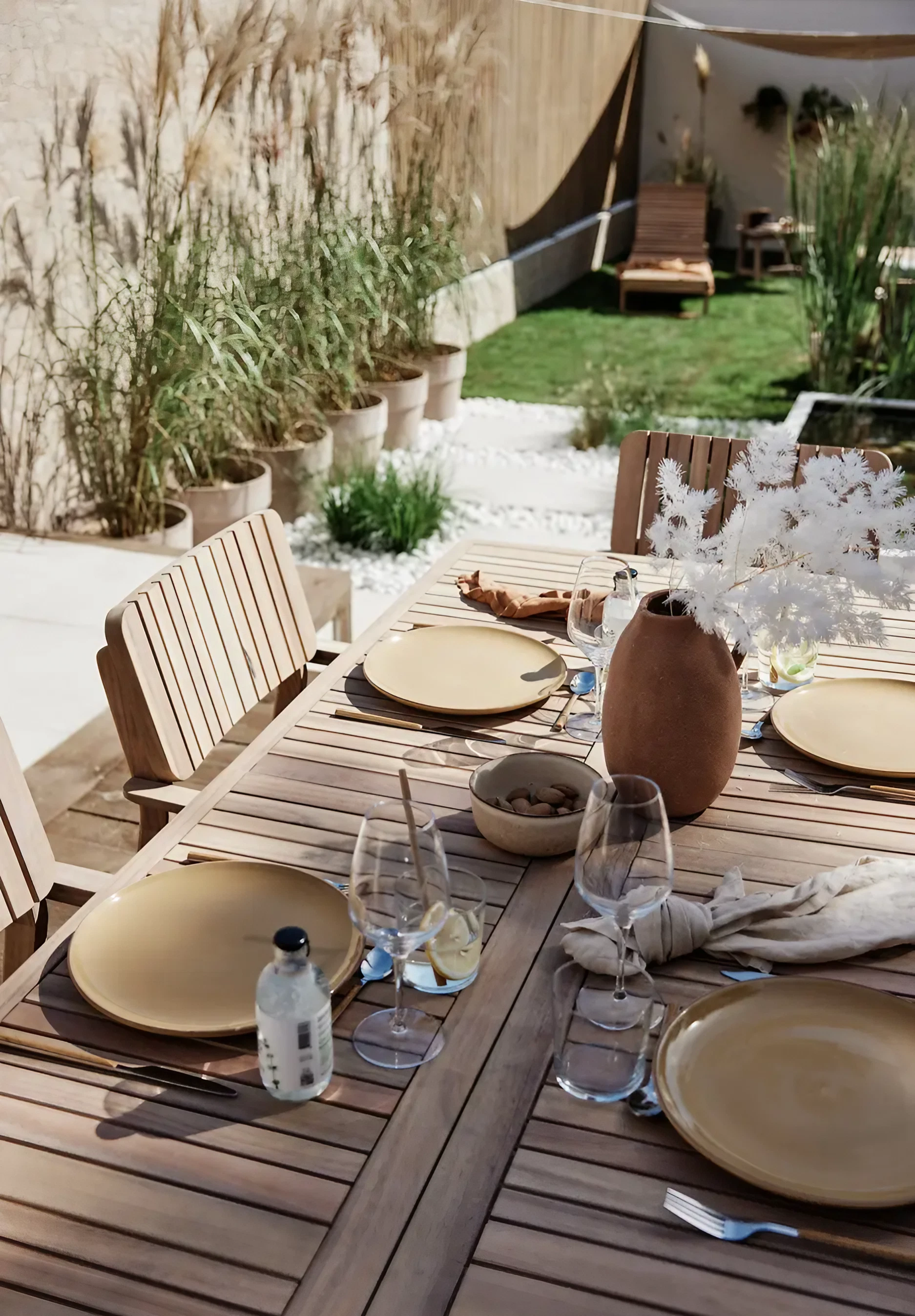 table en bois extérieure