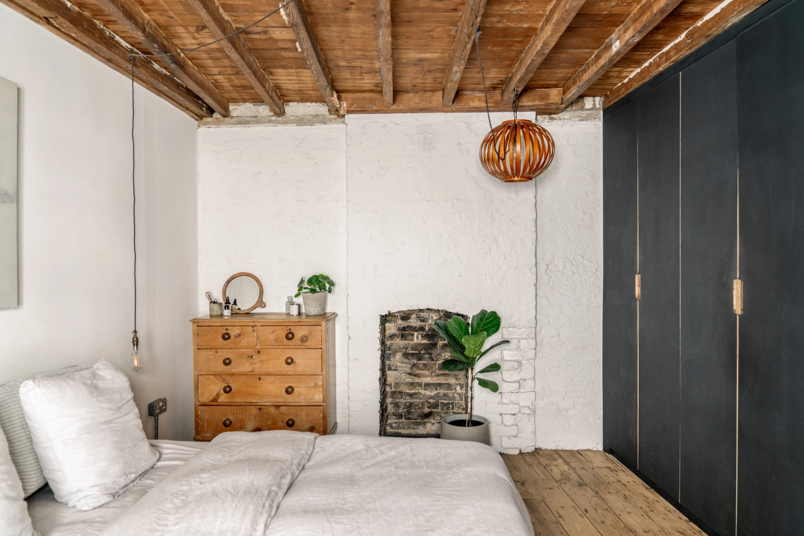 chambre avec poutres et cheminée ancienne chambre avec poutres et cheminée ancienne
