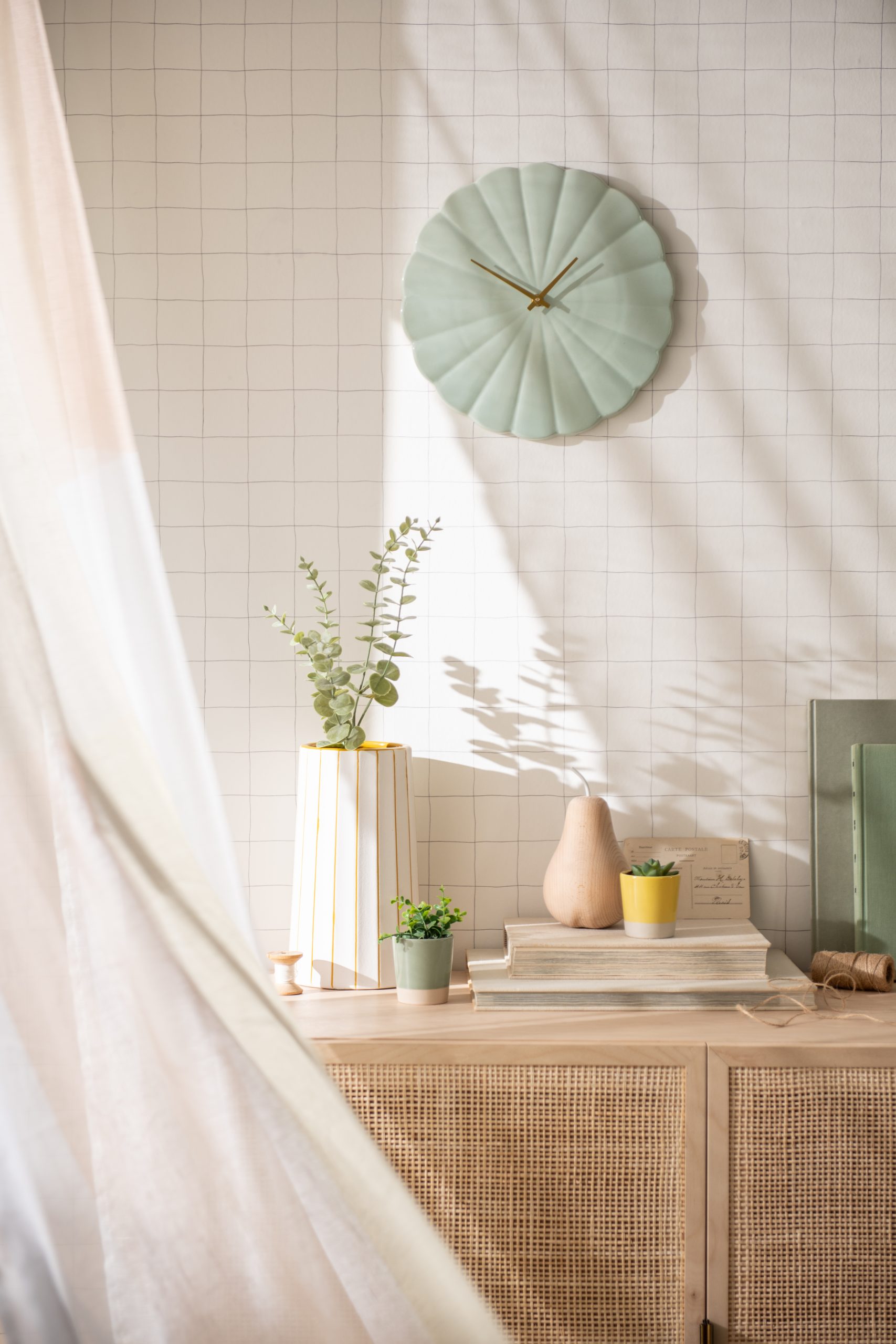 salon avec meuble cannage