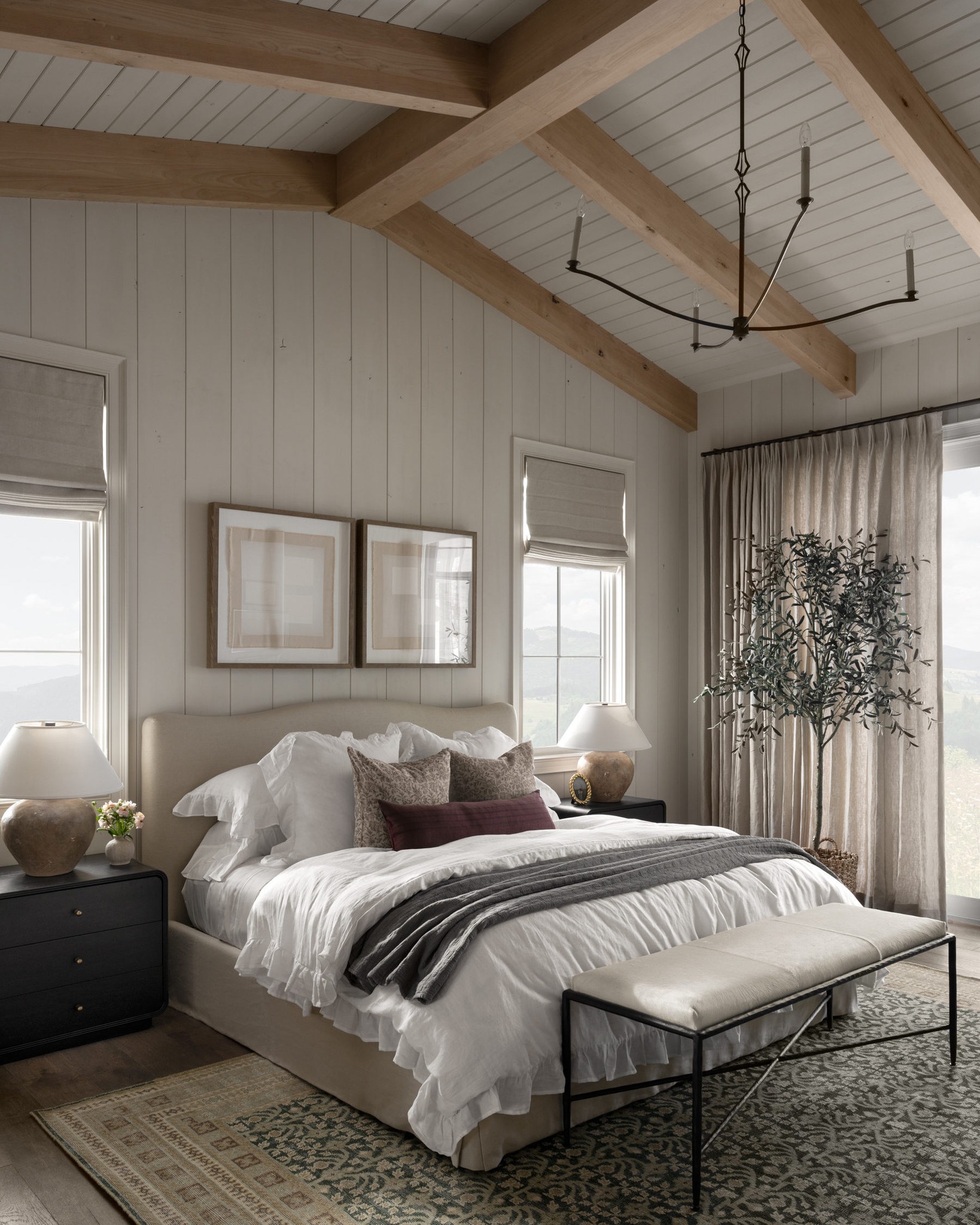 chambre avec poutres décoration naturelle
