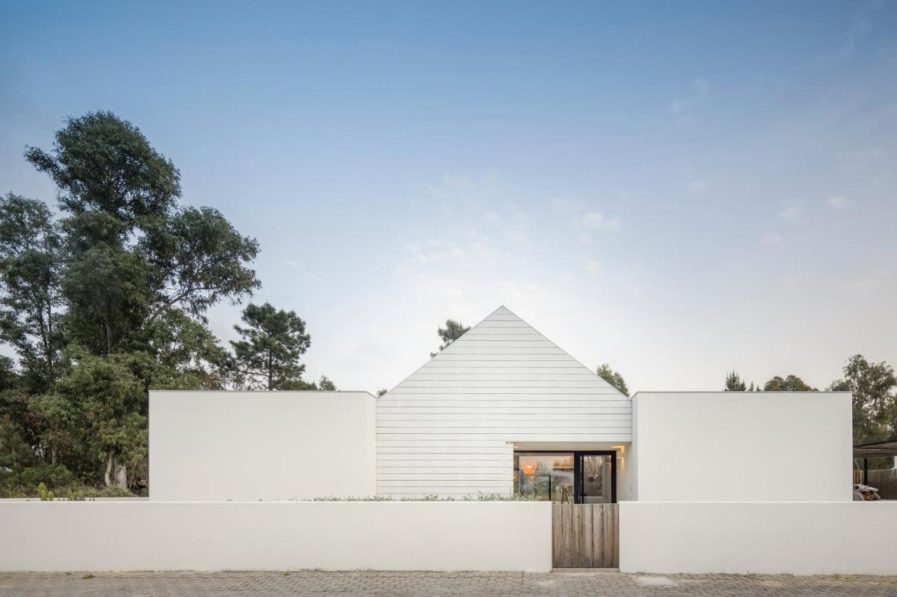 maison simple et blanche contemporaine