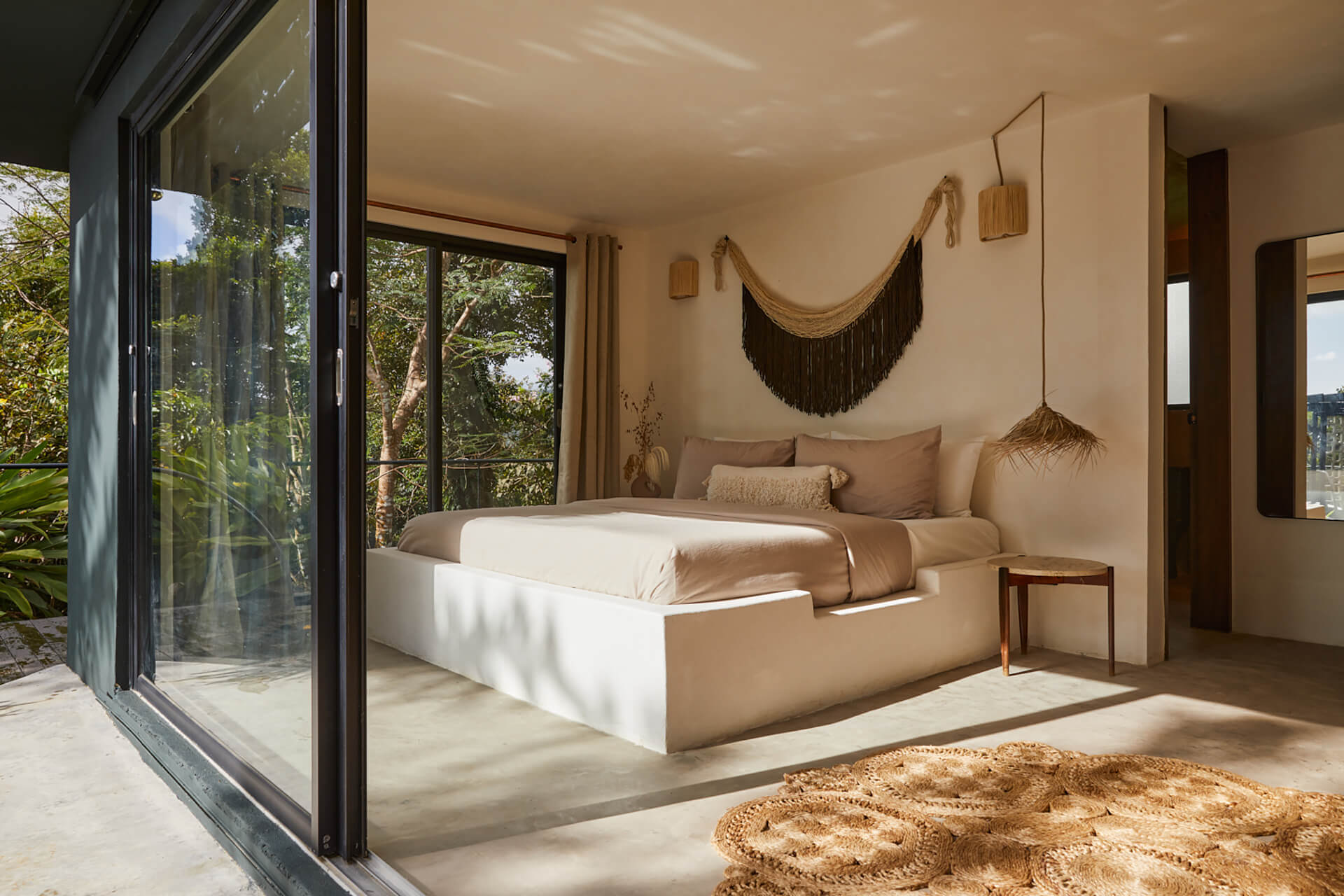 chambre maison contemporaine avec baies vitrées