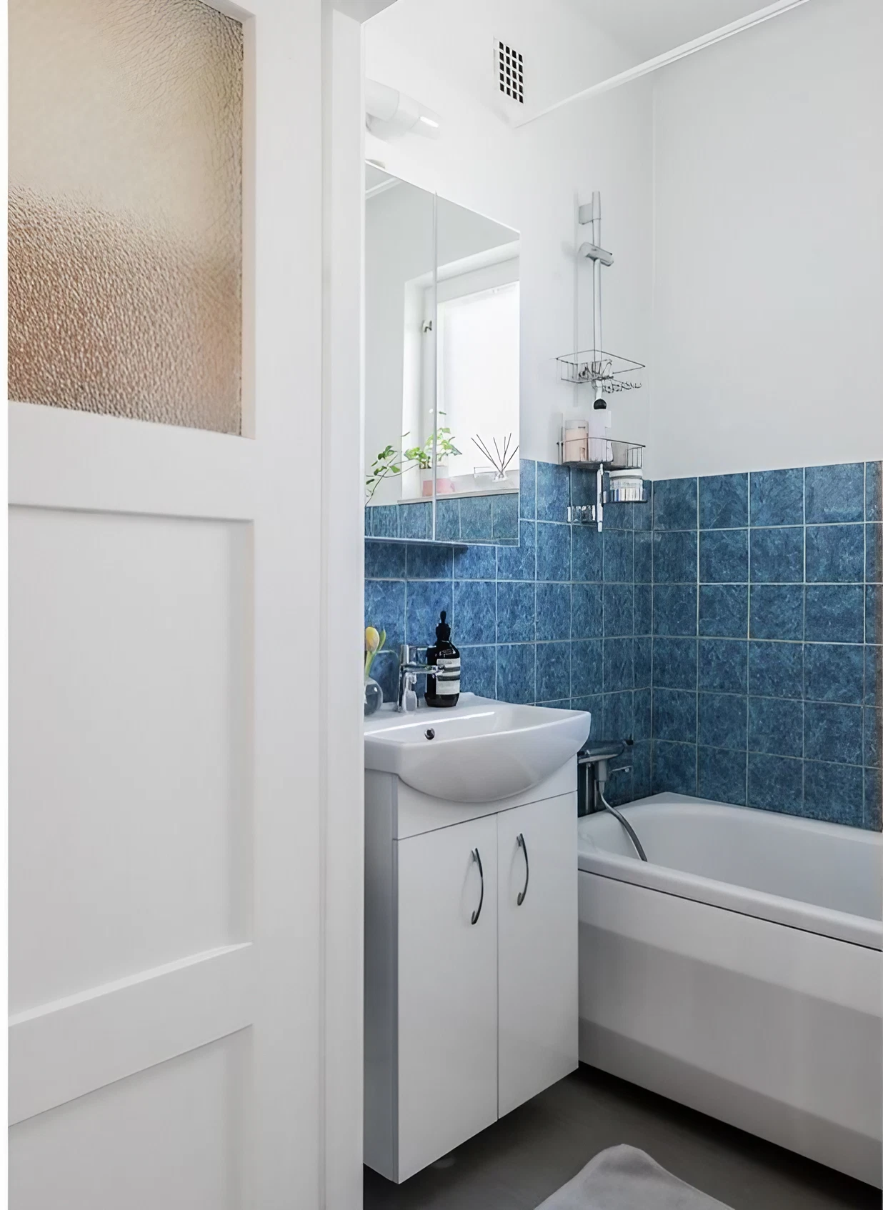 salle de bain carrelage bleu