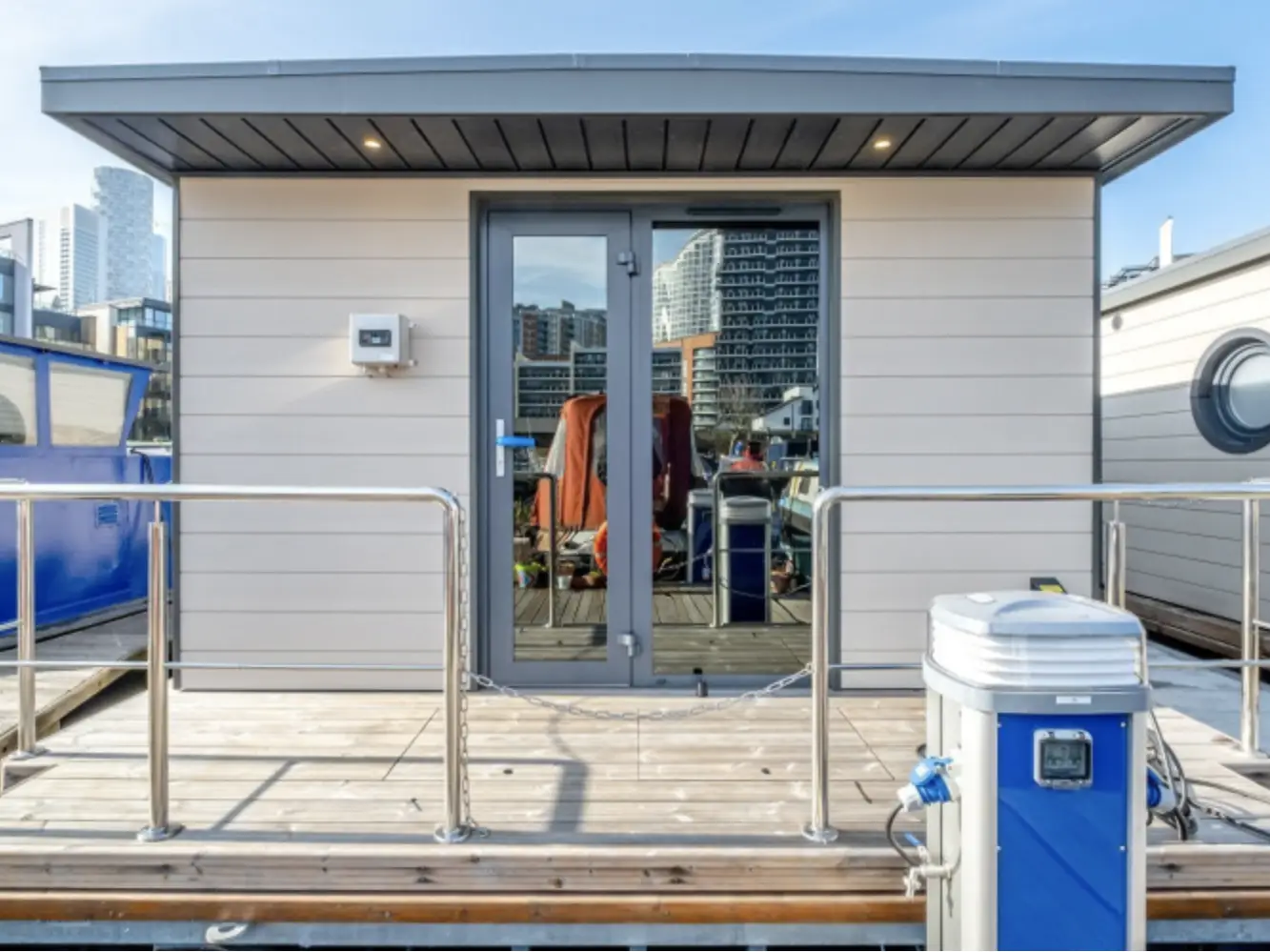 mini maison flottante 32m2