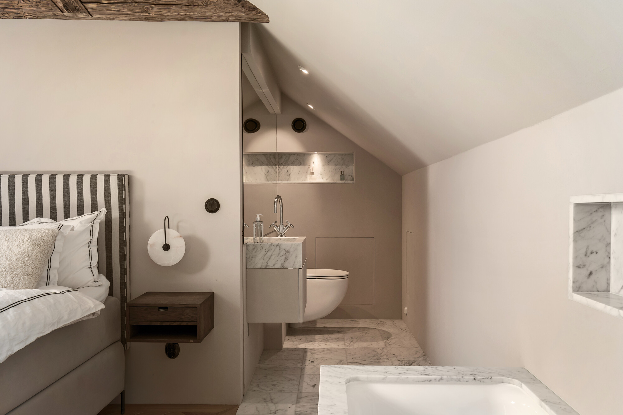 chambre avec salle de bain ouverte