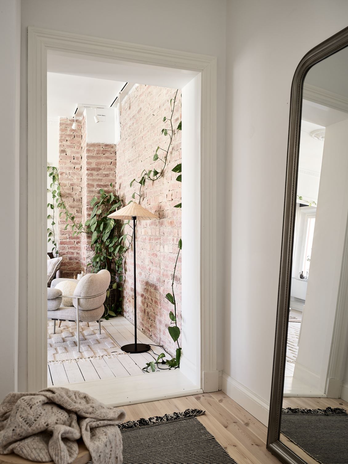 entrée avec miroir au sol décoration scandinave entrée avec miroir au sol décoration scandinave