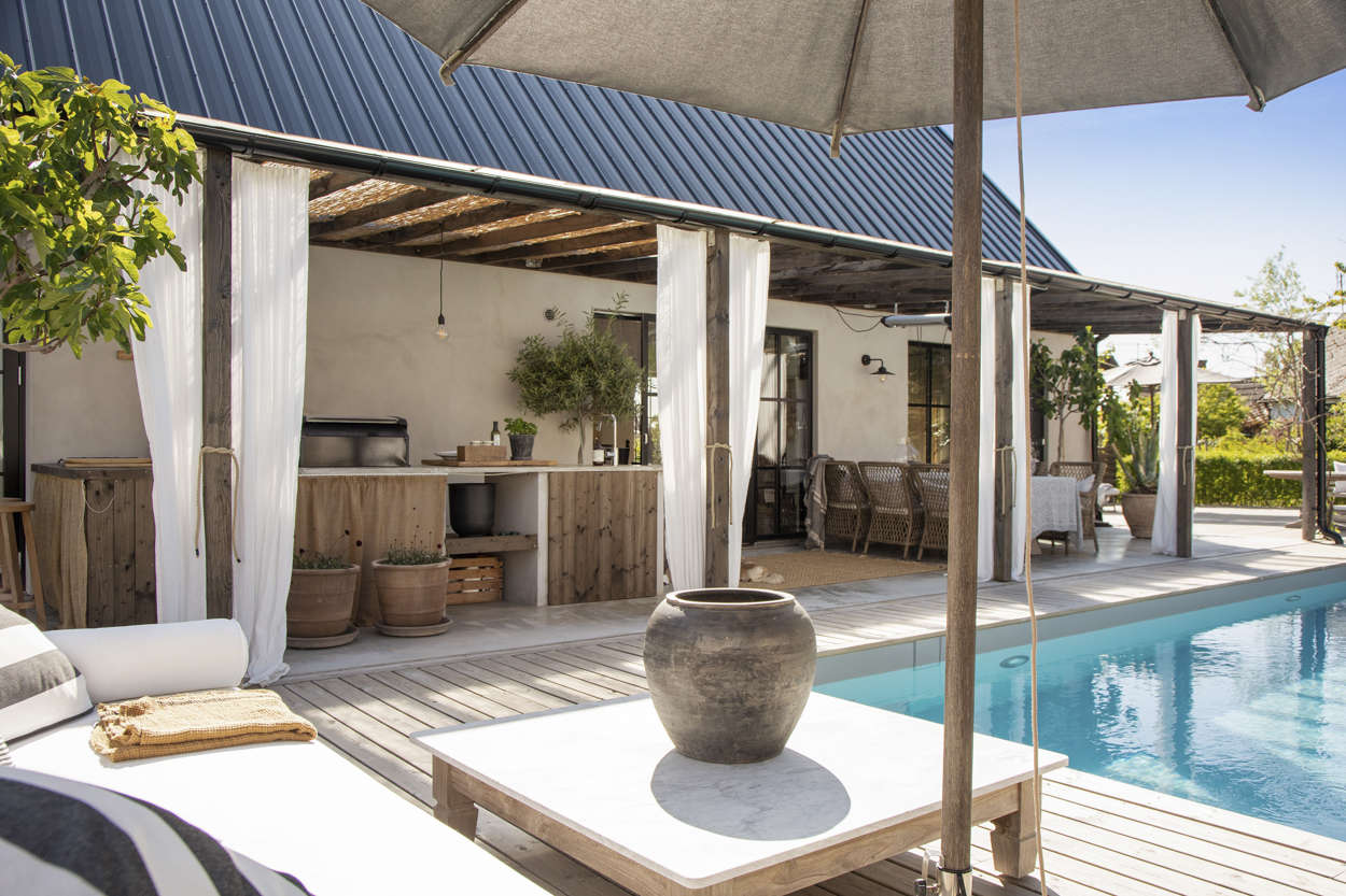 terrasse avec piscine et cuisine d terrasse avec piscine et cuisine d'été