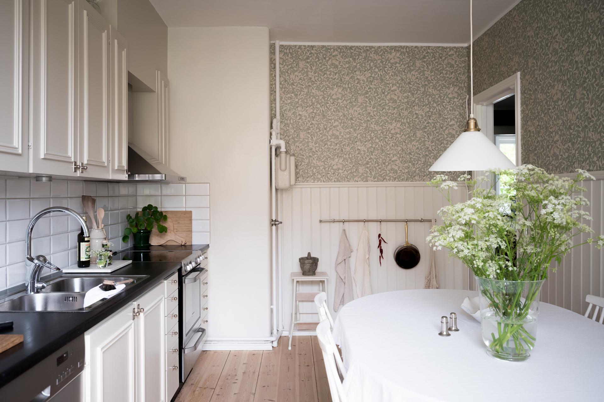 cuisine blanche avec papier-peint décoration scandinave cuisine blanche avec papier-peint décoration scandinave