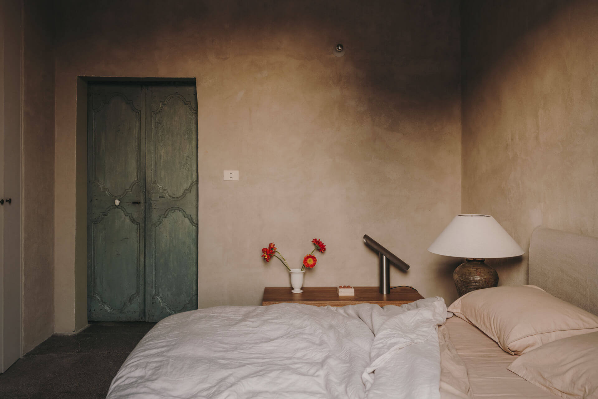 chambre murs enduits décoration rustique chic méditerranéenne