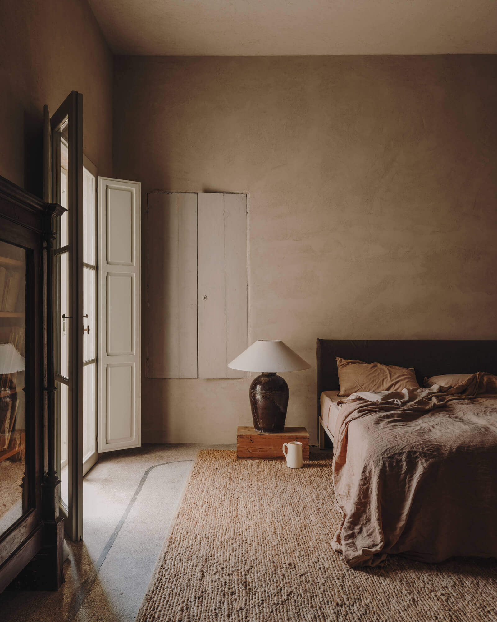 chambre murs enduits décoration rustique chic méditerranéenne